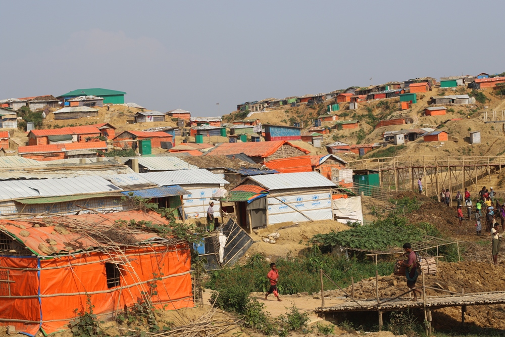 Profughi Rohingya si preparano all'arrivo del monsone