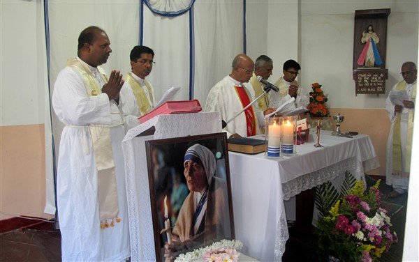 Festa per la canonizzazione di Madre Teresa in Sri Lanka-1