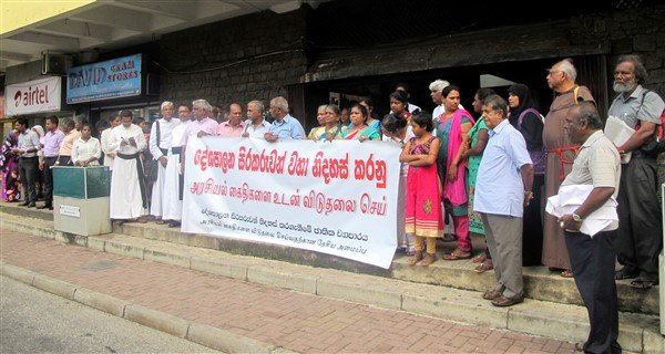 Raccolta firme per il rilascio dei prigionieri politici in Sri Lanka-1