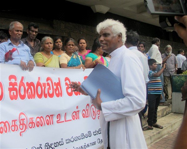Raccolta firme per il rilascio dei prigionieri politici in Sri Lanka-2