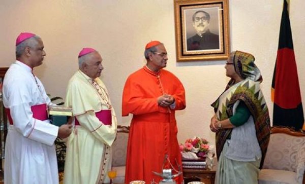 Il premier Hasina invita il papa in Bangladesh-4