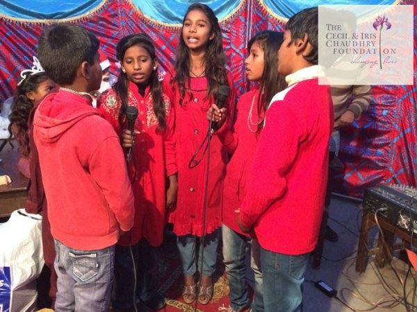 Pakistan, fondazione cattolica offre doni di Natale ai bambini poveri-1