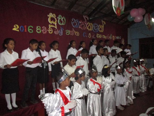 Oblati di Maria Immacolata donano cesti di Natale ai bambini poveri in Sri Lanka-4