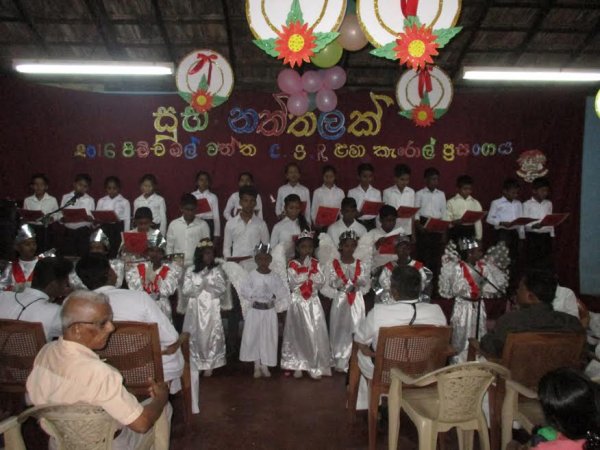 Oblati di Maria Immacolata donano cesti di Natale ai bambini poveri in Sri Lanka-6