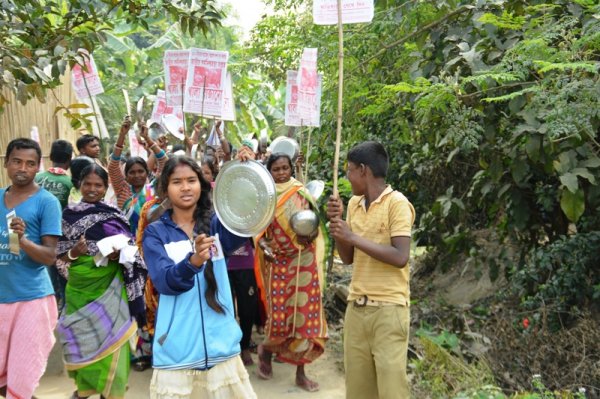 Donne in West Bengal protestano con piatti vuoti-2