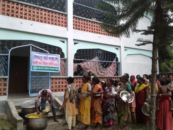 La Caritas distribuisce aiuti agli alluvionati del Bangladesh-6