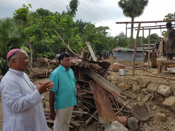 La Caritas distribuisce aiuti agli alluvionati del Bangladesh-9