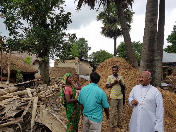 La Caritas distribuisce aiuti agli alluvionati del Bangladesh-11