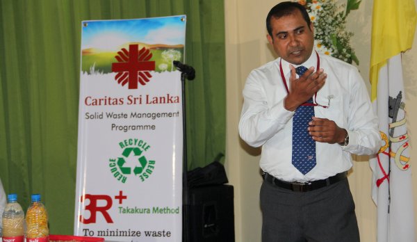 Programma della Caritas per smaltire i rifiuti in Sri Lanka-3