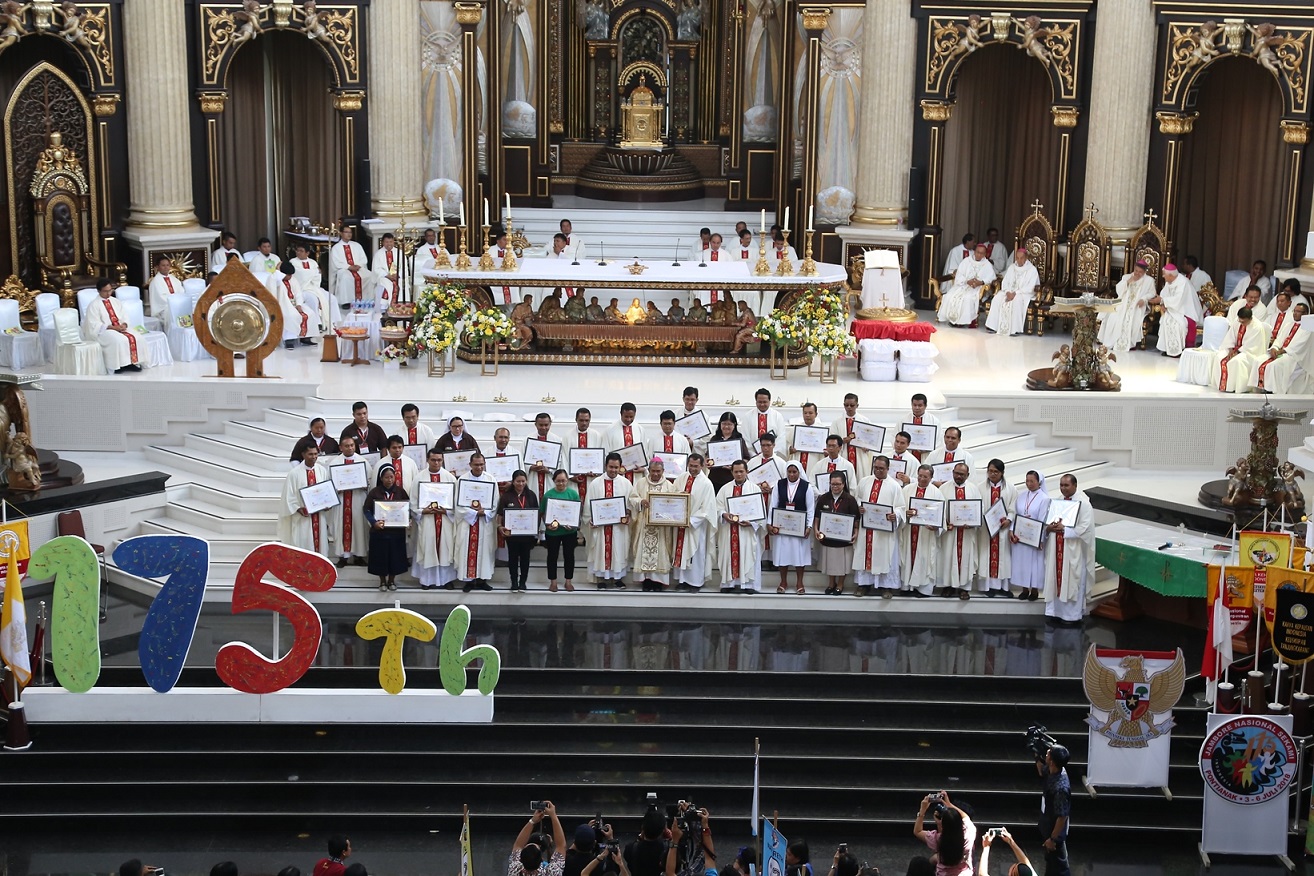 Cerimonie di chiusura del raduno dei Giovani cattolici a Pontianak (West Kalimantan)
