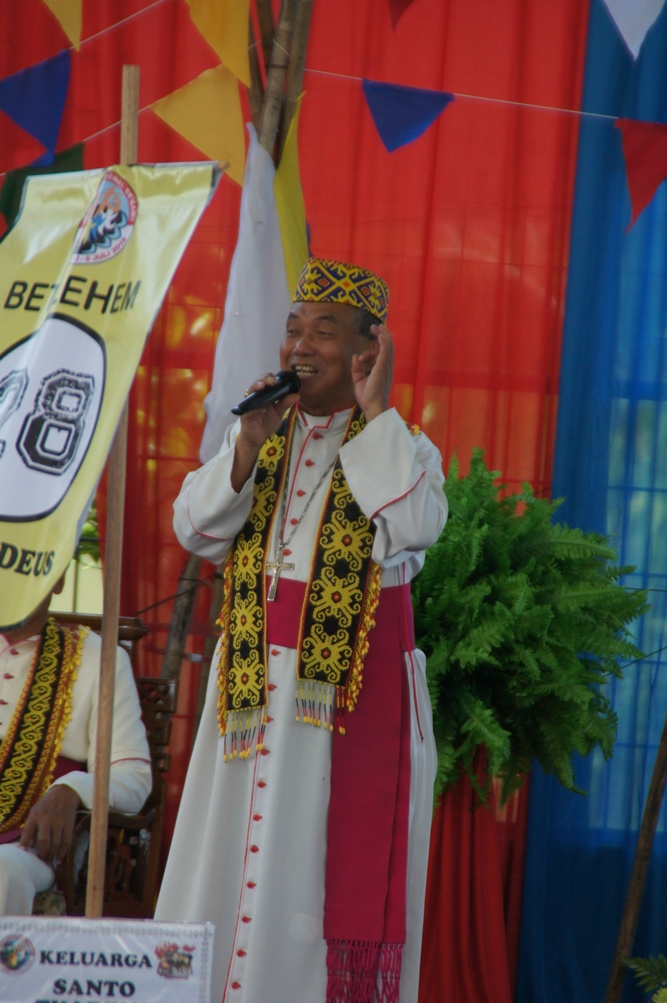 Vescovi al raduno nazionale dei Giovani missionari a Pontianak (West Kalimantan)