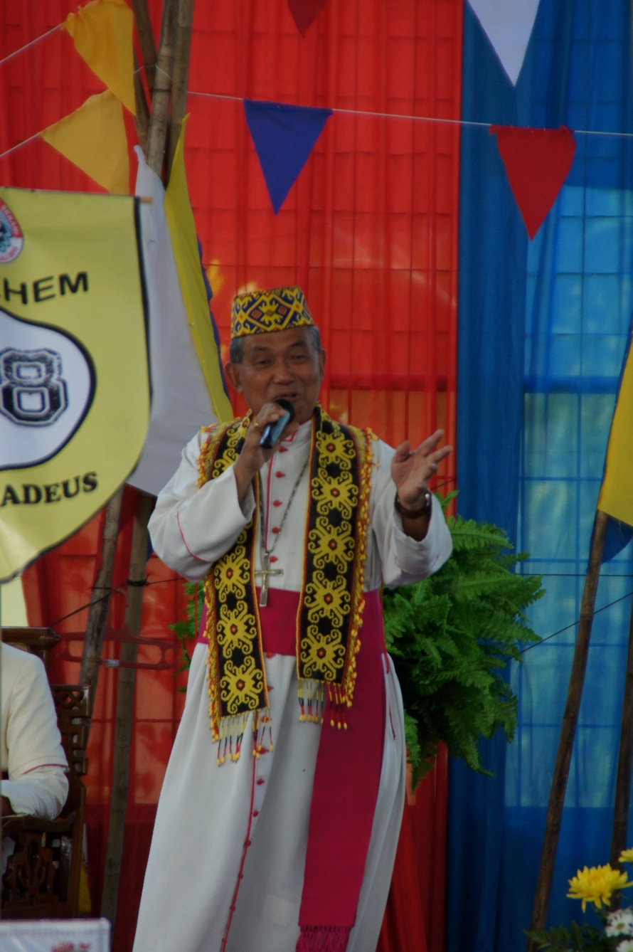 Vescovi al raduno nazionale dei Giovani missionari a Pontianak (West Kalimantan)