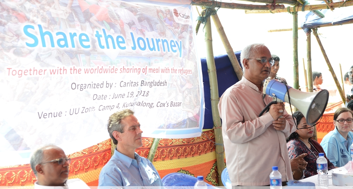 Archbishop Moses Costa speaks in Rohingya refugee camp