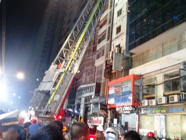 Incendio a Banani, almeno 25 morti. Il cordoglio del card. DâRozario