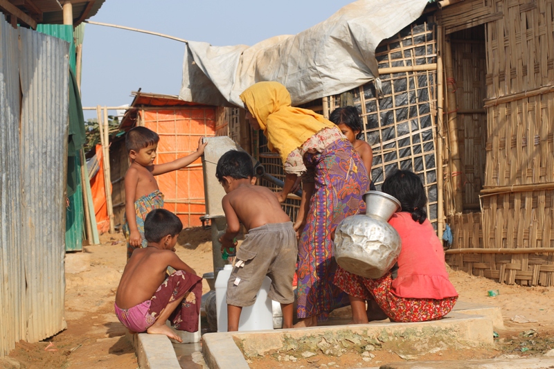 Bambini Rohingya nei campi profughi del Bangladesh