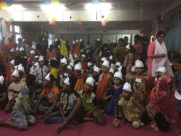 Third World Day of the Poor with street children in Dhaka