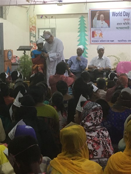Third World Day of the Poor with street children in Dhaka