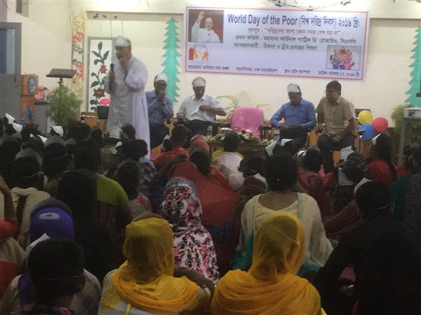 Third World Day of the Poor with street children in Dhaka