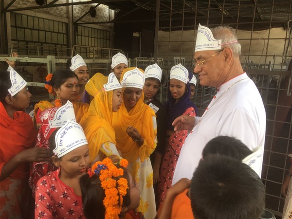 Third World Day of the Poor with street children in Dhaka