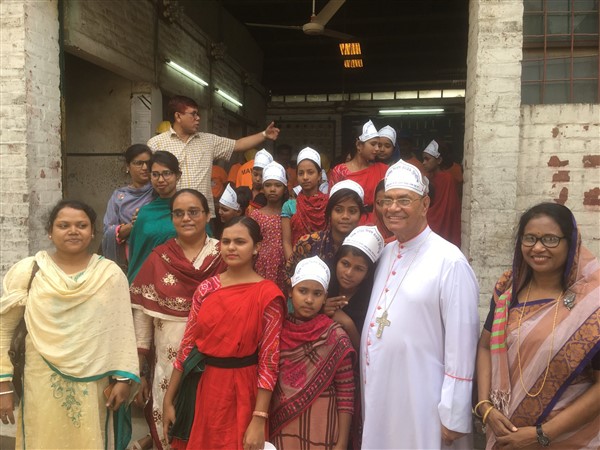 Third World Day of the Poor with street children in Dhaka