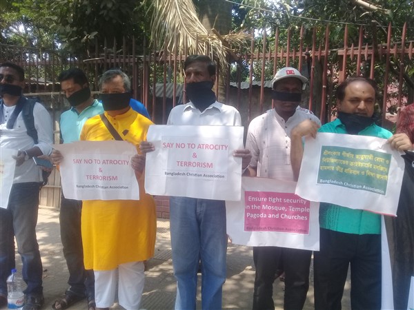 Dhaka: centinaia di indÃ¹, buddisti e cristiani condannano i massacri in Sri Lanka