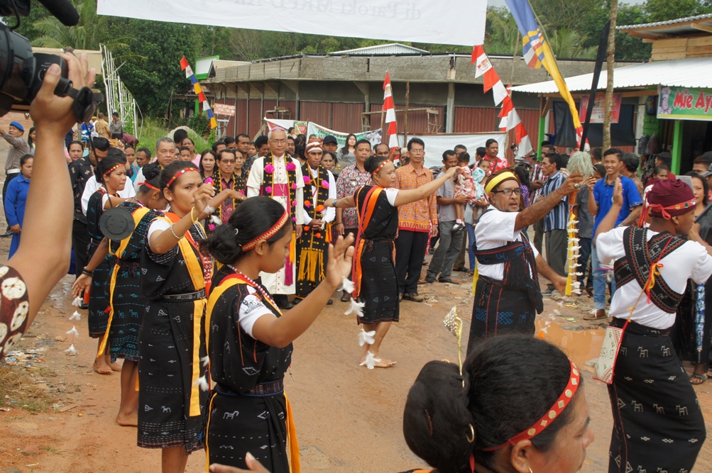 Ordinazione sacerdotale a Air Upas, diocesi di Ketapang (West Kalimantan)