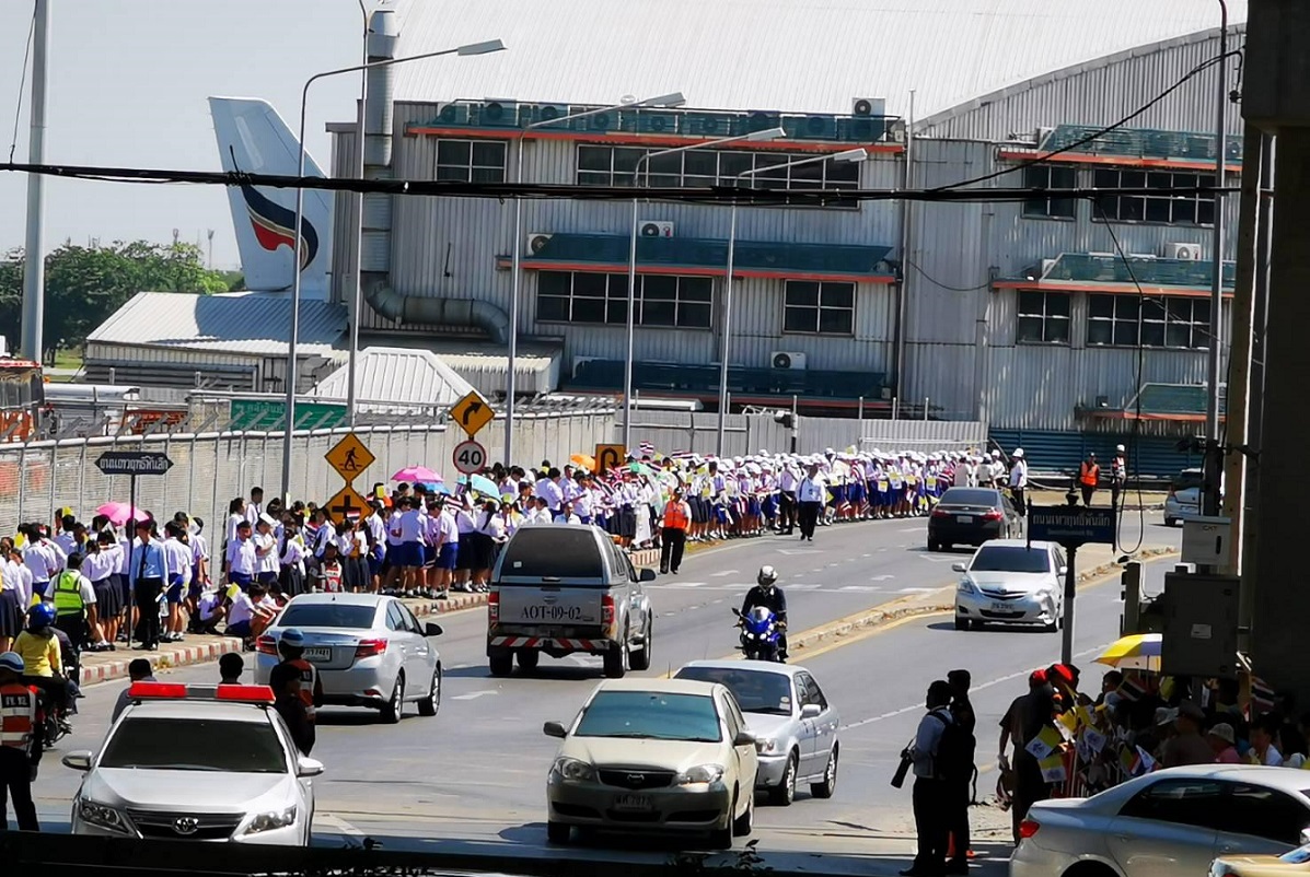 Catholics await the arrival of the Pope outside the airport