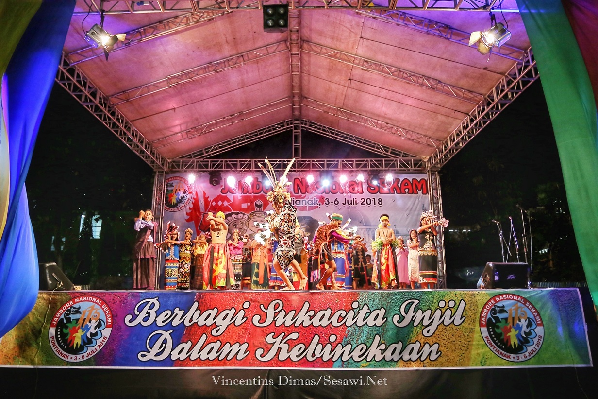 Cerimonie di chiusura del raduno dei Giovani cattolici a Pontianak (West Kalimantan)