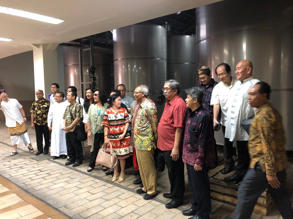 Auto-sufficienza e sviluppo: dalle uve di Bali il nuovo vino liturgico della Chiesa indonesiana 