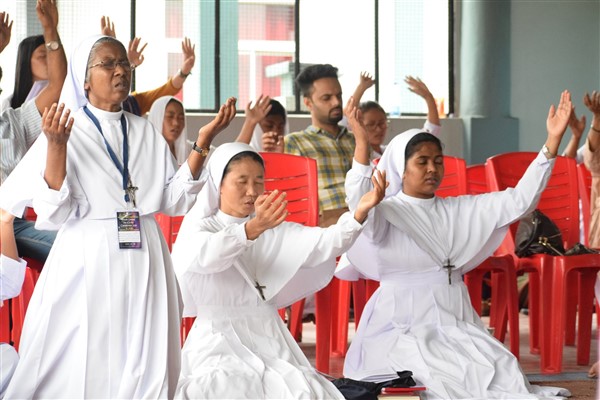 Arunachal Pradesh, 600 giovani pregano per la pace