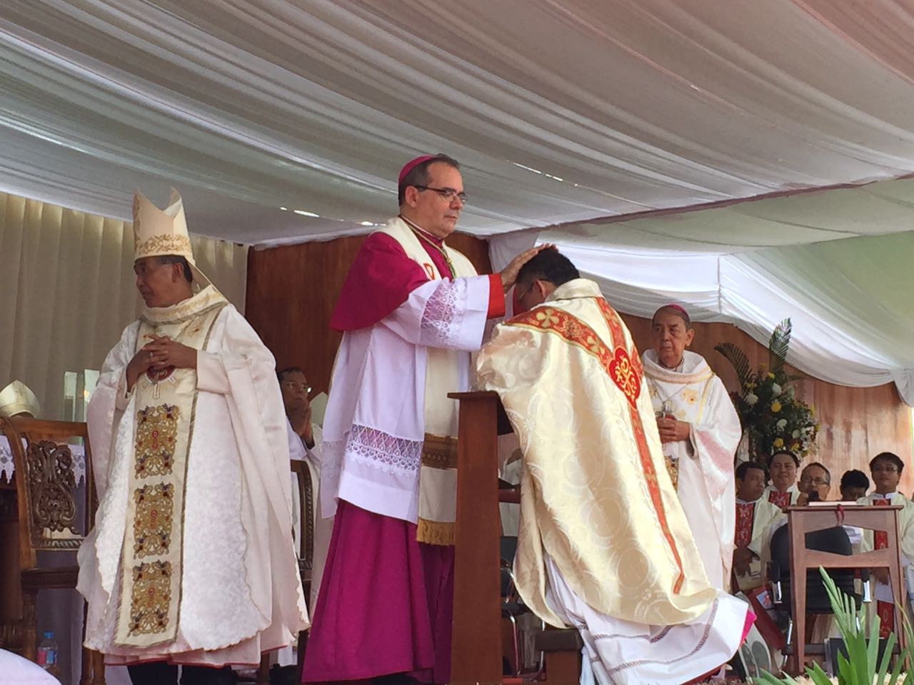 Ordinazione episcopale in Indonesia