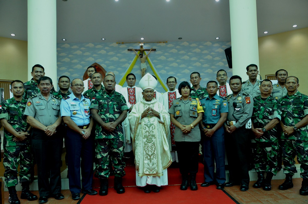 Catholic soldiers and police agents in Pontianak