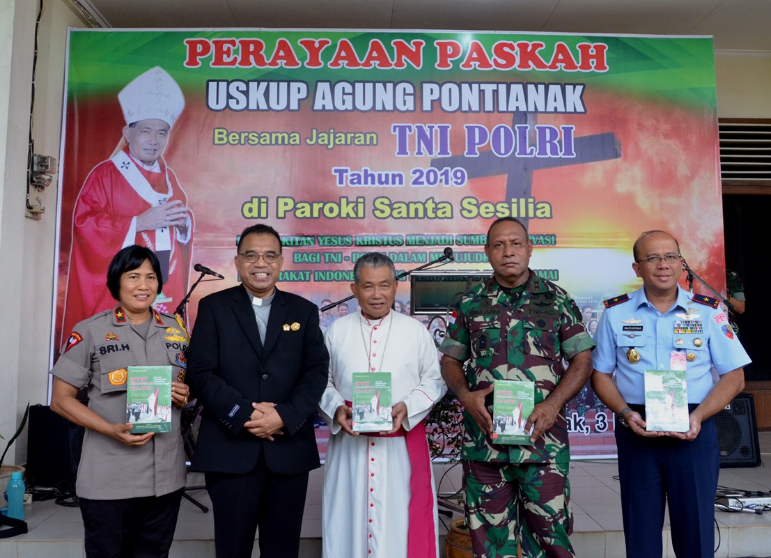 Catholic soldiers and police agents in Pontianak