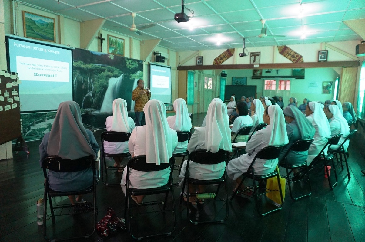 Pontianak, un seminario per formare suore anticorruzione