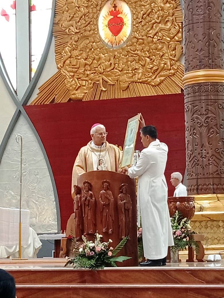 Sanggau, 15mila fedeli per lâinaugurazione della nuova cattedrale
