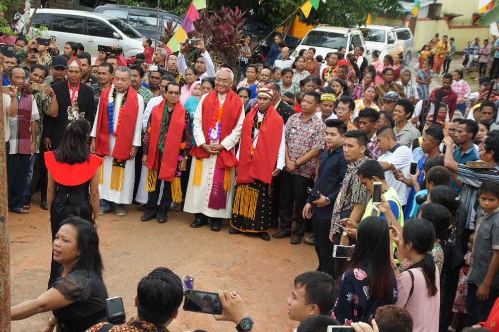 Ordinazione sacerdotale a Air Upas, diocesi di Ketapang (West Kalimantan)