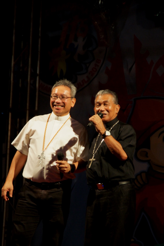 Cerimonie di chiusura del raduno dei Giovani cattolici a Pontianak (West Kalimantan)