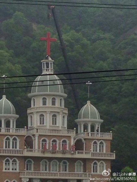 More crosses on churches removed in Zhejiang-5