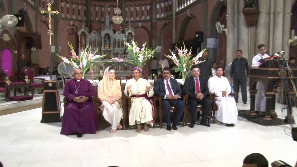Lahore, la figlia di Sharif tiene un comizio elettorale nella cattedrale