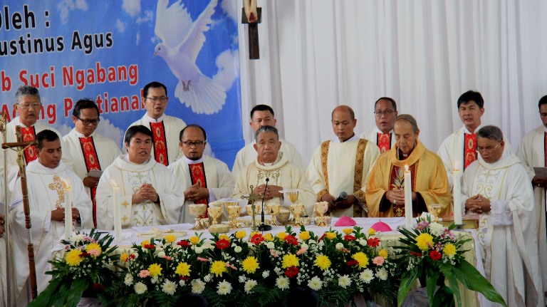 Priestly ordination in Holy Crossâ Parish Church (Pontianak Archdiocese) - 05