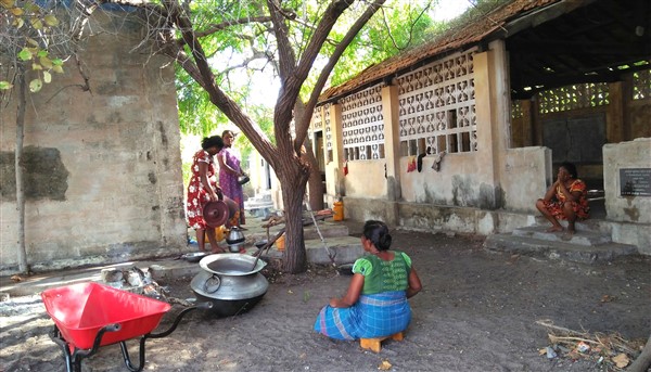 Cattolici tamil accampati nell'isola di Iranaitheevu