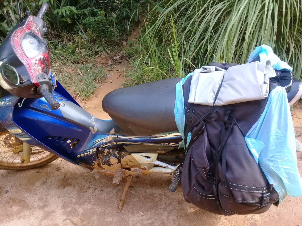 Kalimantan, suore agostiniane in moto o in motoscafo per giovani e neonati