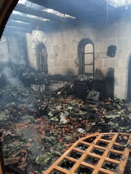 Incendio doloso colpisce la chiesa di Tabga in Galilea-4