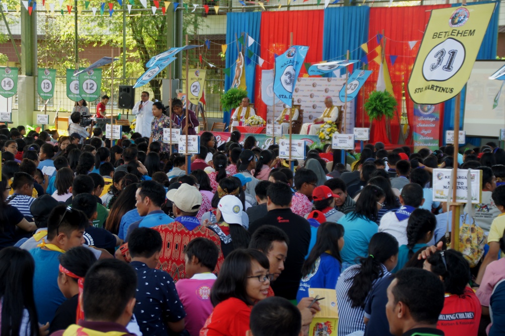 Vescovi al raduno nazionale dei Giovani missionari a Pontianak (West Kalimantan)