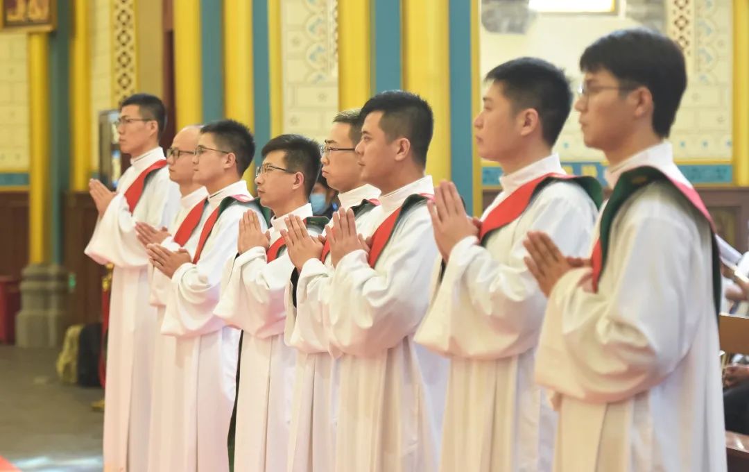 Eight new priests in Beijing