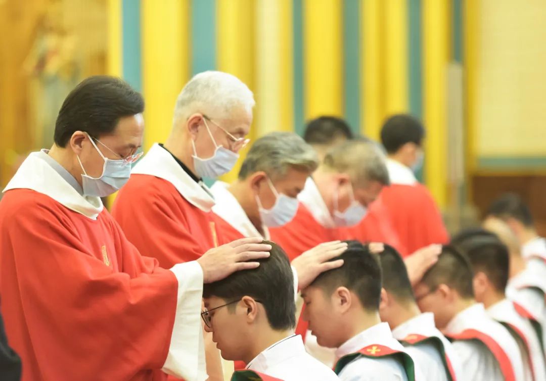 Eight new priests in Beijing