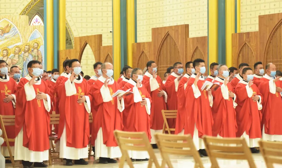 Eight new priests in Beijing