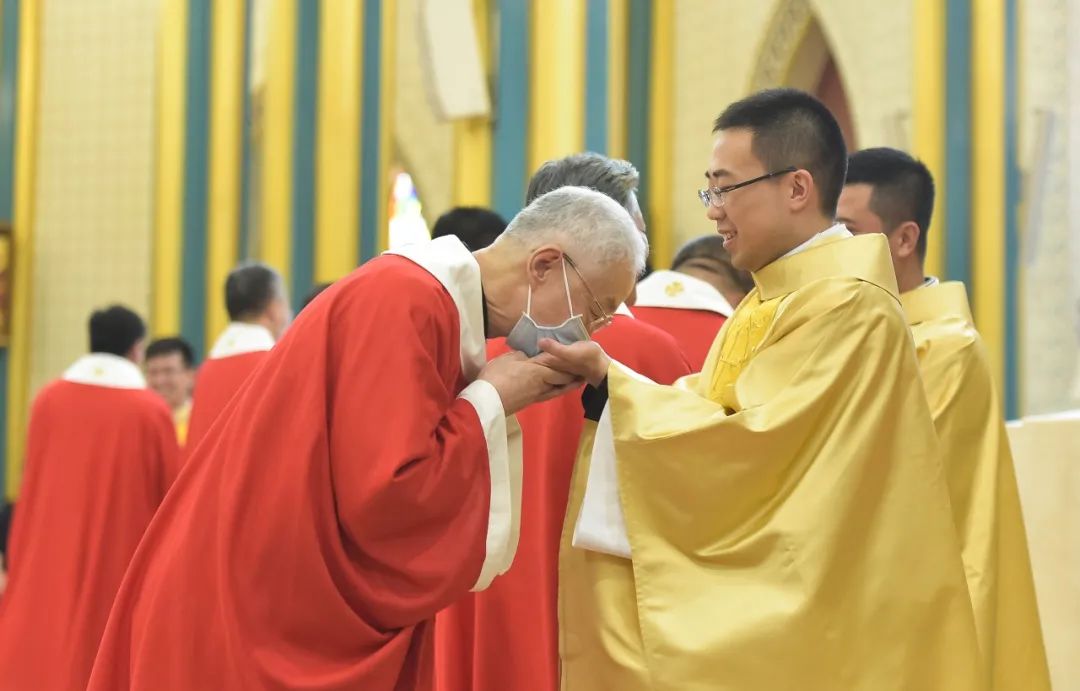 Eight new priests in Beijing