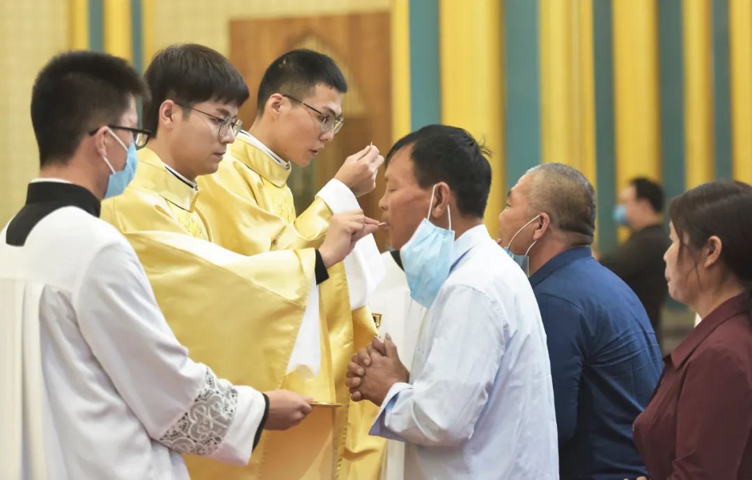 Eight new priests in Beijing