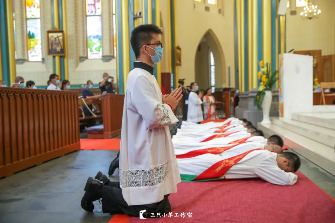 Eight new priests in Beijing